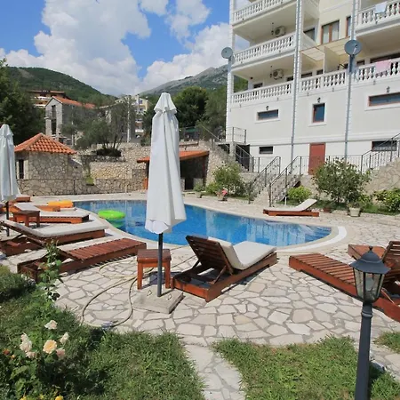 Villa Oasis Aparthotel *
