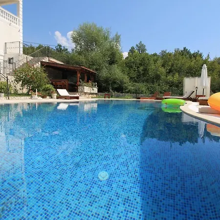 Villa Oasis Aparthotel *