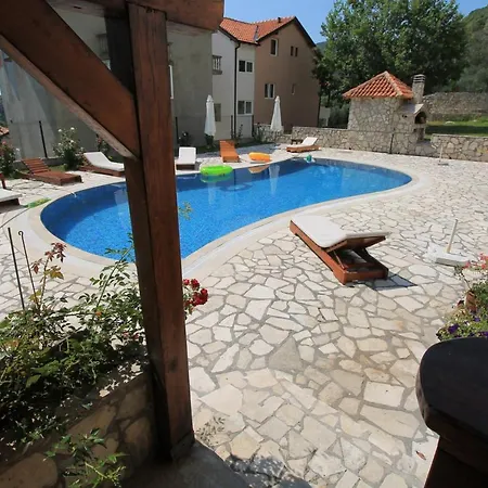 Villa Oasis Aparthotel